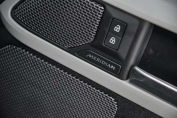 2023 Land Rover Defender 110 P400e X-Dynamic SE L663
