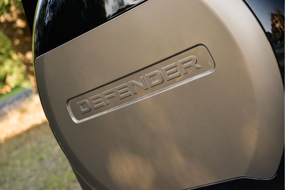 2023 Land Rover Defender 110 P400e X-Dynamic SE L663