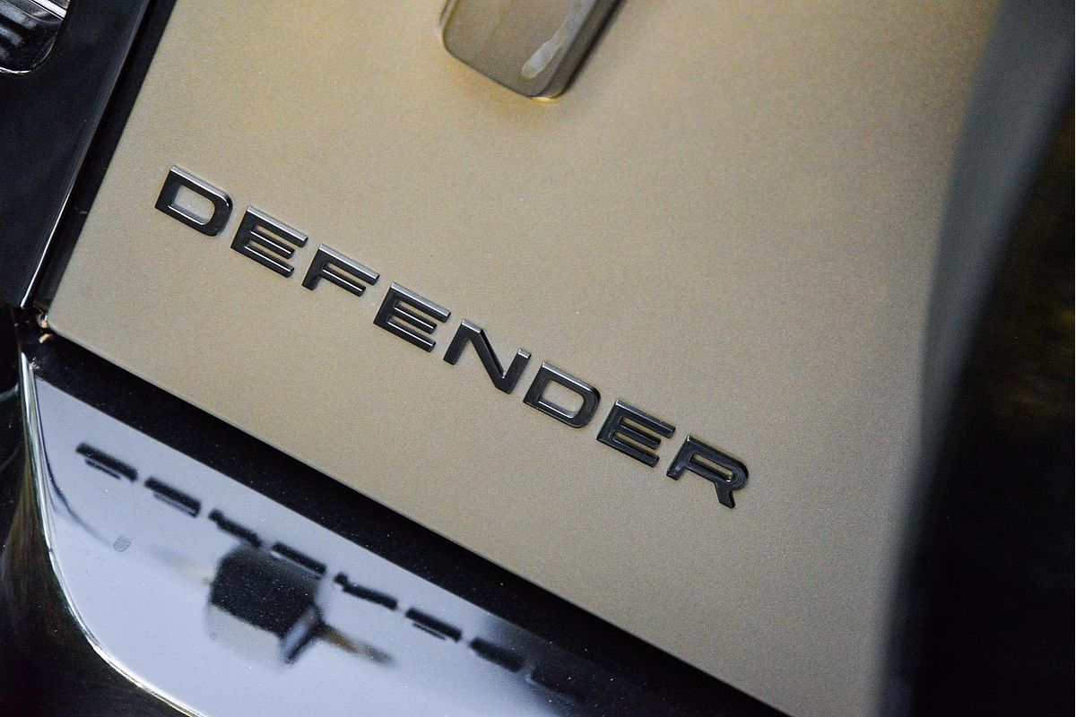 2023 Land Rover Defender 110 P400e X-Dynamic SE L663