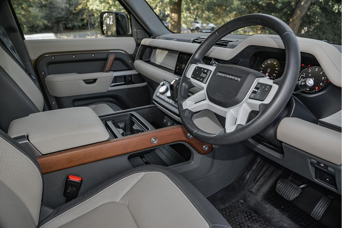 2023 Land Rover Defender 110 P400e X-Dynamic SE L663