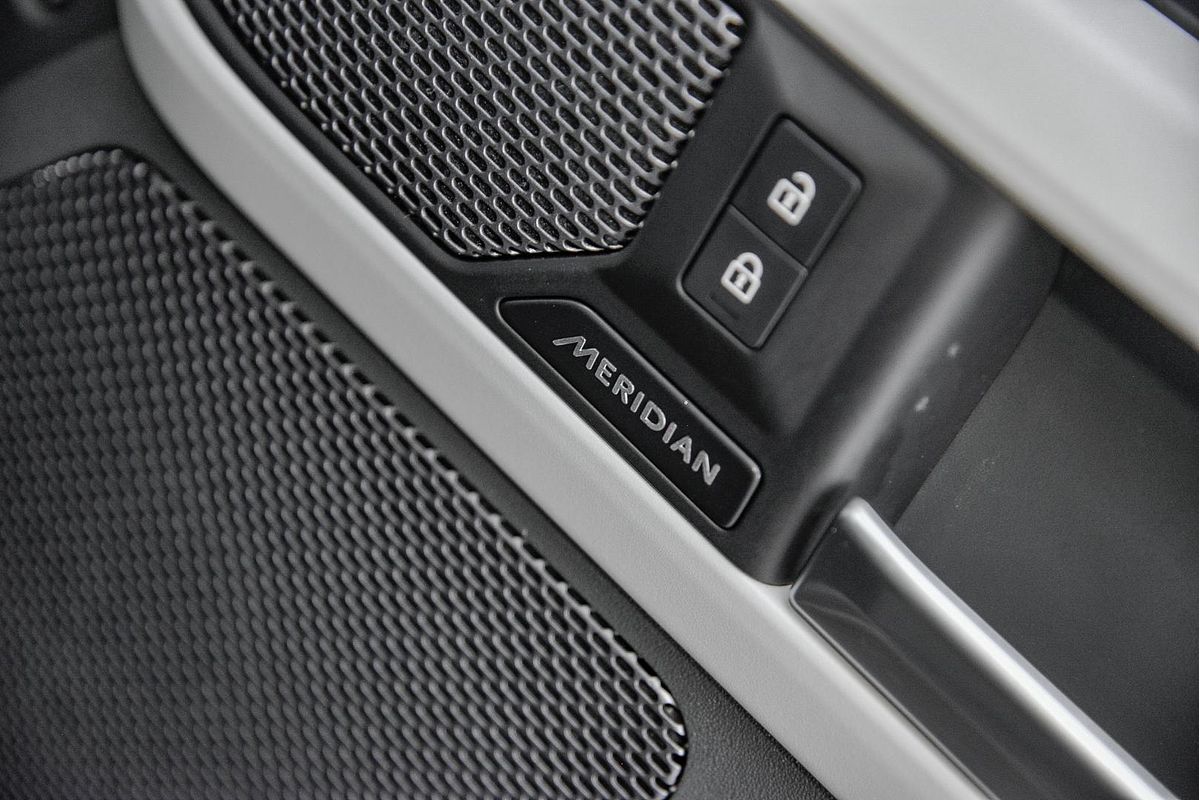 2023 Land Rover Defender 110 P400e X-Dynamic SE L663