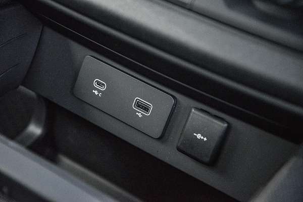 2024 Land Rover Defender 130 P400 Outbound L663
