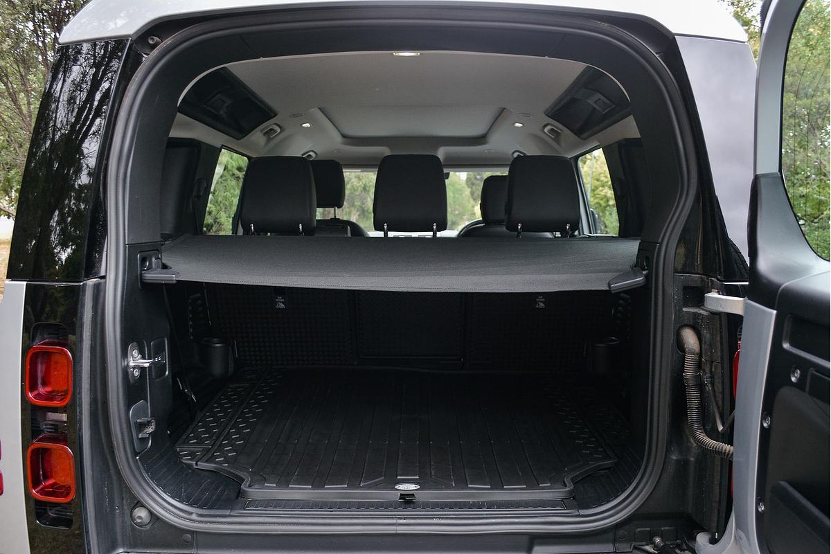 2024 Land Rover Defender 110 P300 S L663