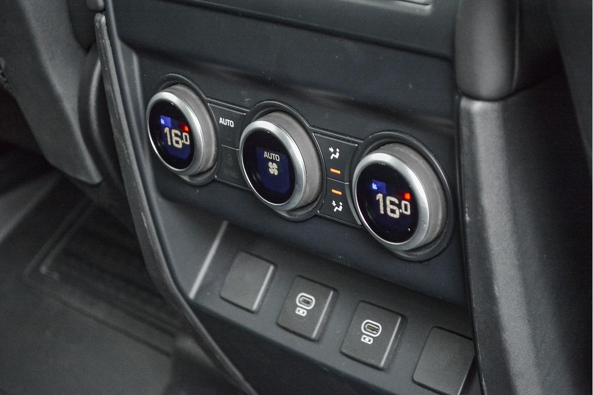 2024 Land Rover Defender 110 P300 S L663