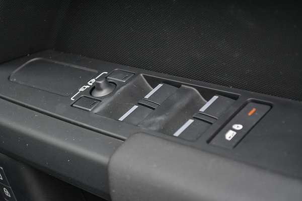 2024 Land Rover Defender 110 P300 S L663