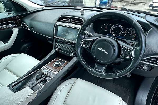 2016 Jaguar F-PACE 20d Prestige X761