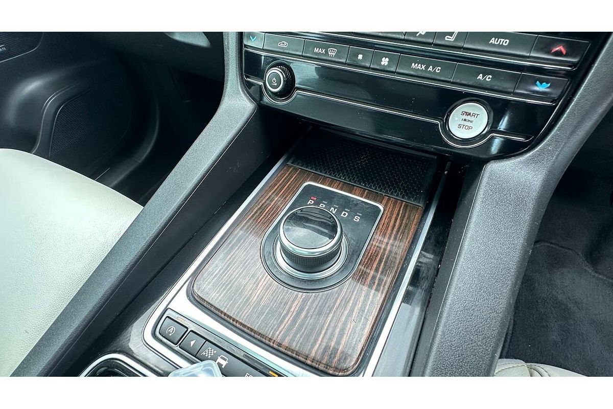 2016 Jaguar F-PACE 20d Prestige X761