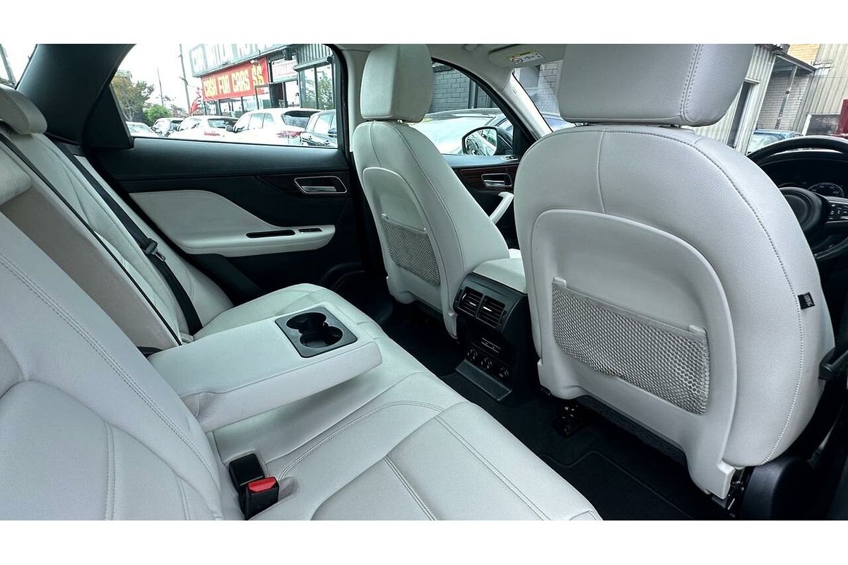 2016 Jaguar F-PACE 20d Prestige X761