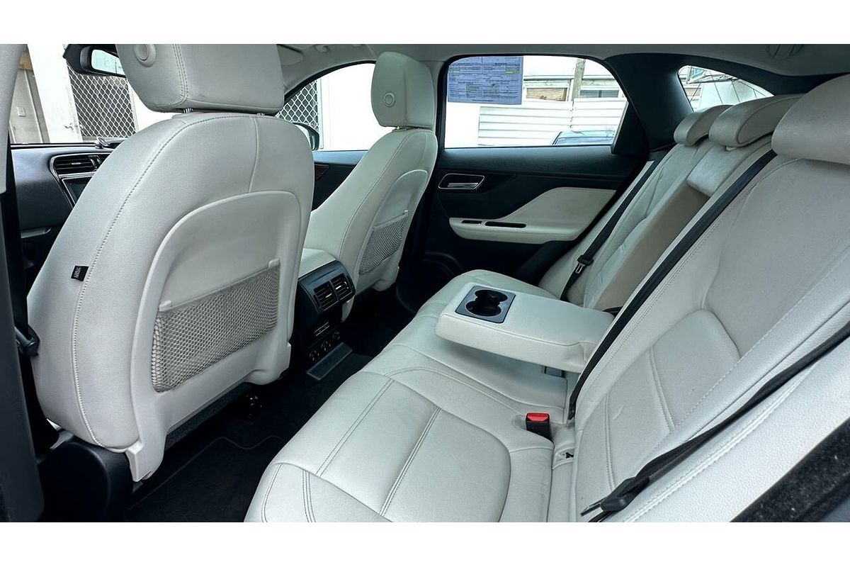 2016 Jaguar F-PACE 20d Prestige X761