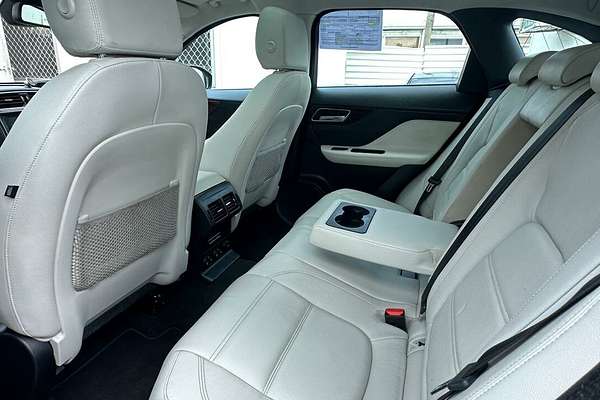 2016 Jaguar F-PACE 20d Prestige X761