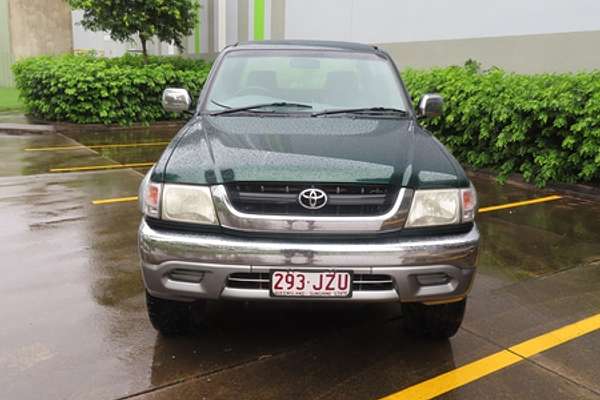 2005 Toyota Hilux SR5 KZN165R 4X4