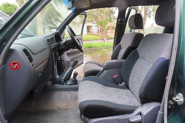 2005 Toyota Hilux SR5 KZN165R 4X4