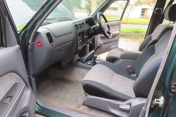 2005 Toyota Hilux SR5 KZN165R 4X4