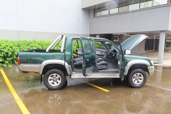 2005 Toyota Hilux SR5 KZN165R 4X4