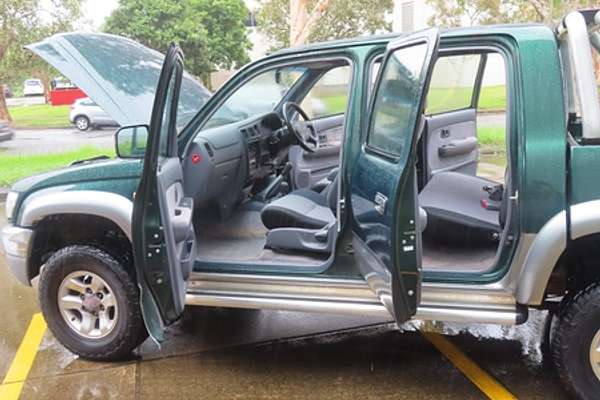 2005 Toyota Hilux SR5 KZN165R 4X4