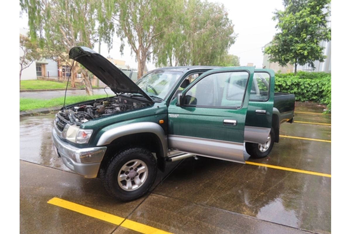 2005 Toyota Hilux SR5 KZN165R 4X4