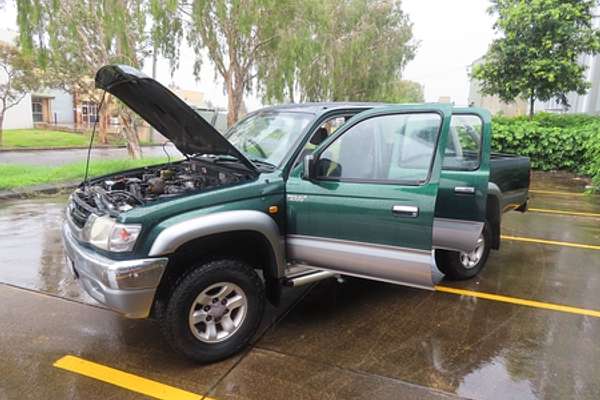 2005 Toyota Hilux SR5 KZN165R 4X4