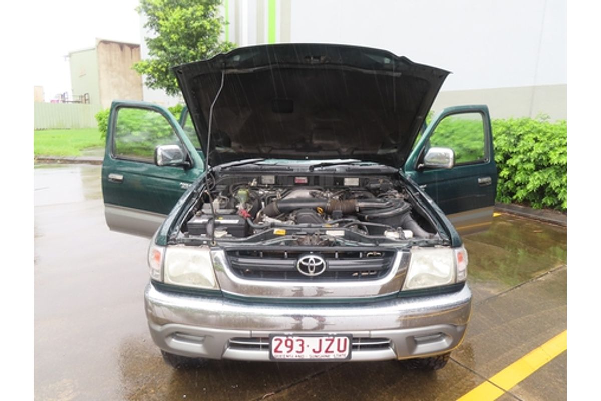 2005 Toyota Hilux SR5 KZN165R 4X4
