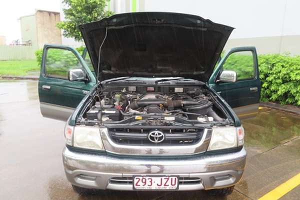 2005 Toyota Hilux SR5 KZN165R 4X4