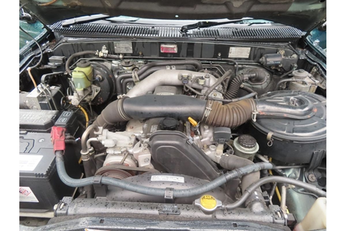 2005 Toyota Hilux SR5 KZN165R 4X4
