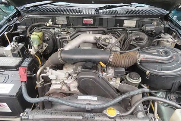 2005 Toyota Hilux SR5 KZN165R 4X4
