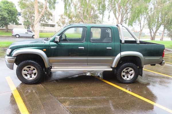 2005 Toyota Hilux SR5 KZN165R 4X4