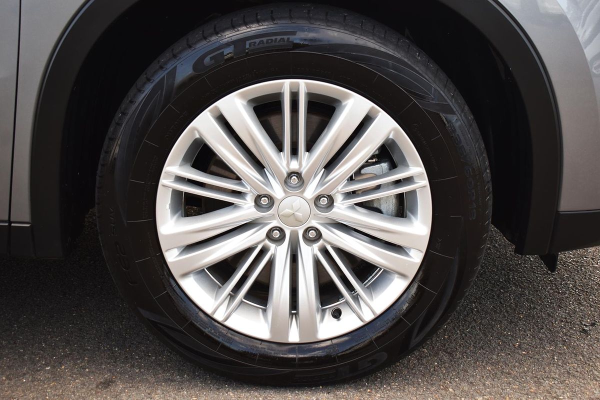 2023 Mitsubishi Outlander LS ZM