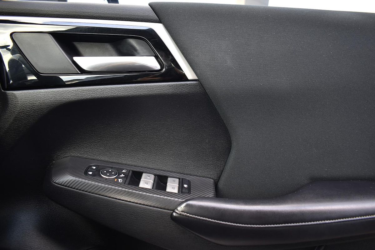 2023 Mitsubishi Outlander LS ZM