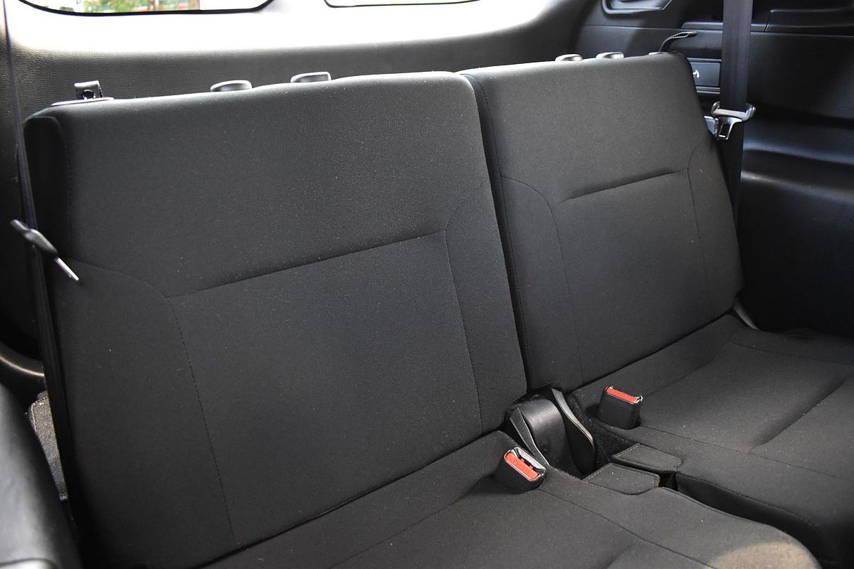 2023 Mitsubishi Outlander LS ZM
