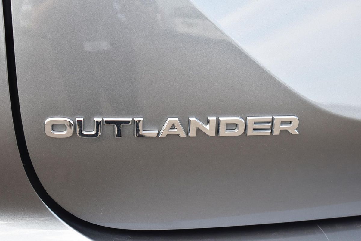 2023 Mitsubishi Outlander LS ZM