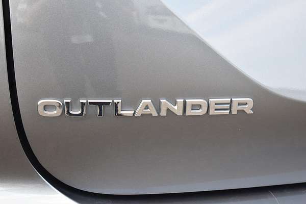 2023 Mitsubishi Outlander LS ZM