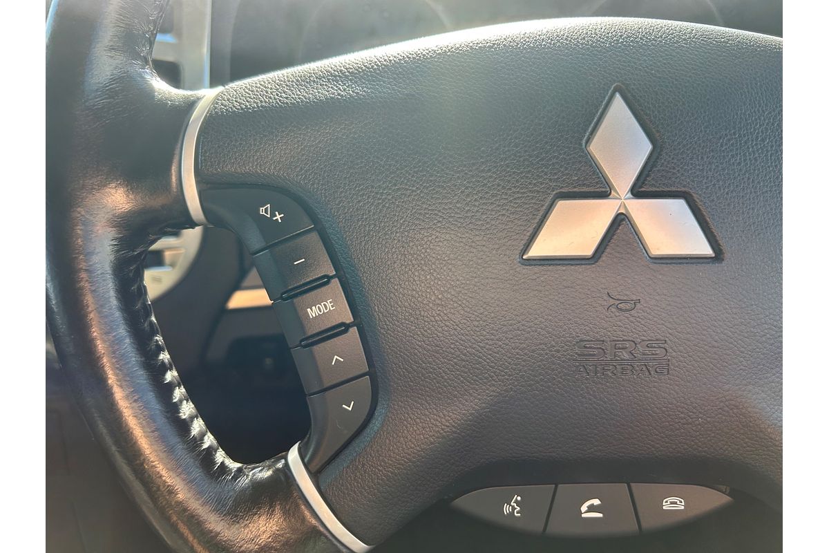 2016 Mitsubishi Pajero GLX NX