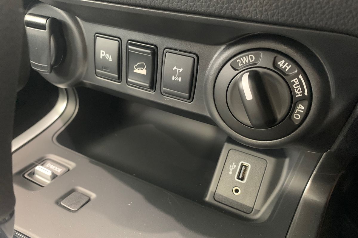 2024 Nissan Navara ST D23 4X4