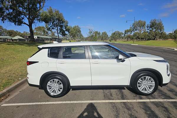 2024 Mitsubishi Outlander ES ZM
