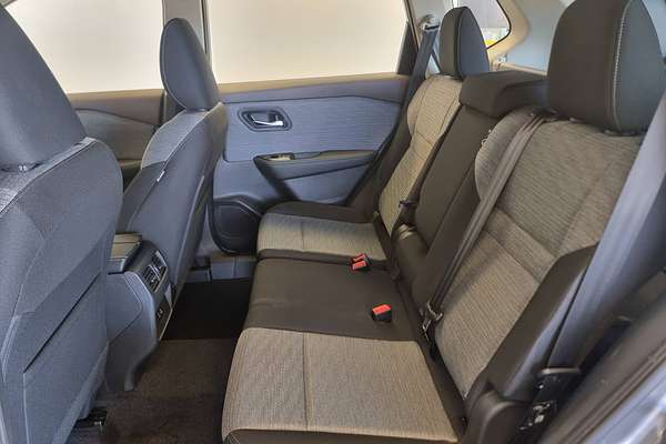 2024 Nissan X-TRAIL ST T33