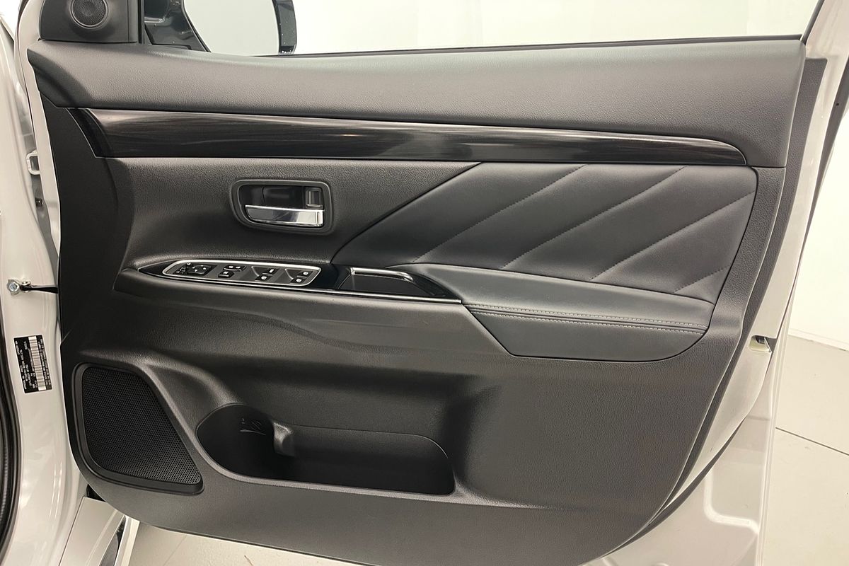 2018 Mitsubishi Outlander PHEV LS ZK