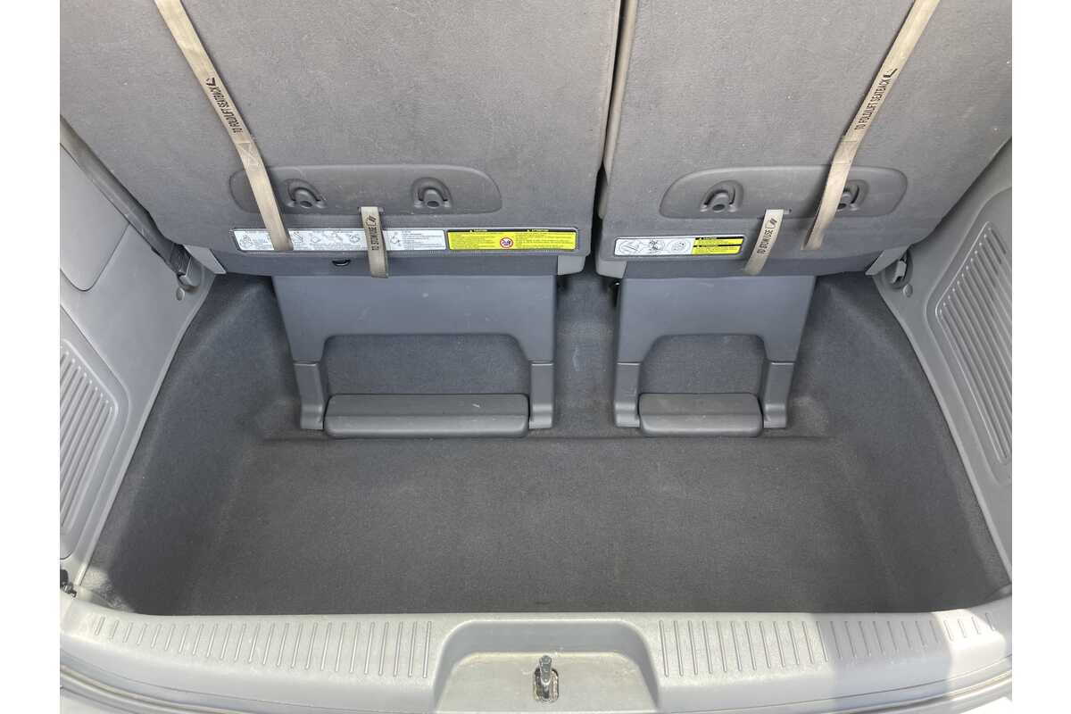 2013 Kia CARNIVAL PLATINUM