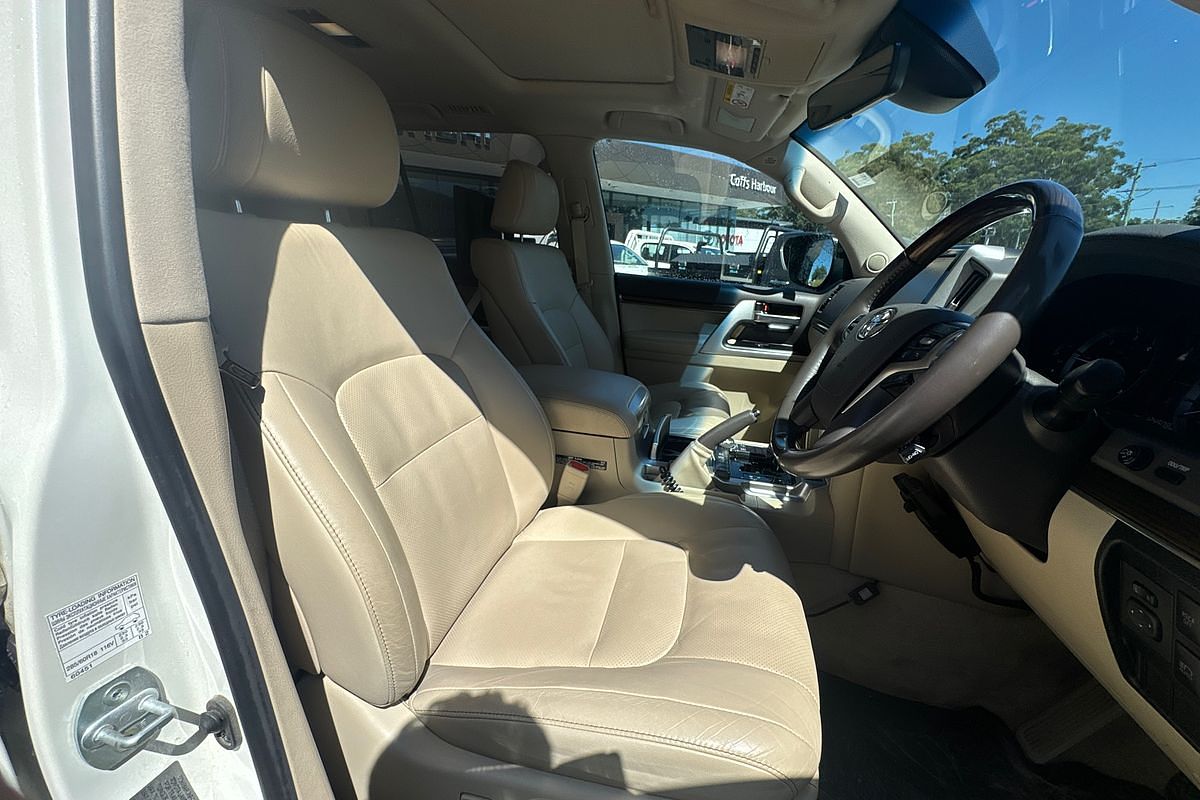 2020 Toyota Landcruiser Sahara VDJ200R
