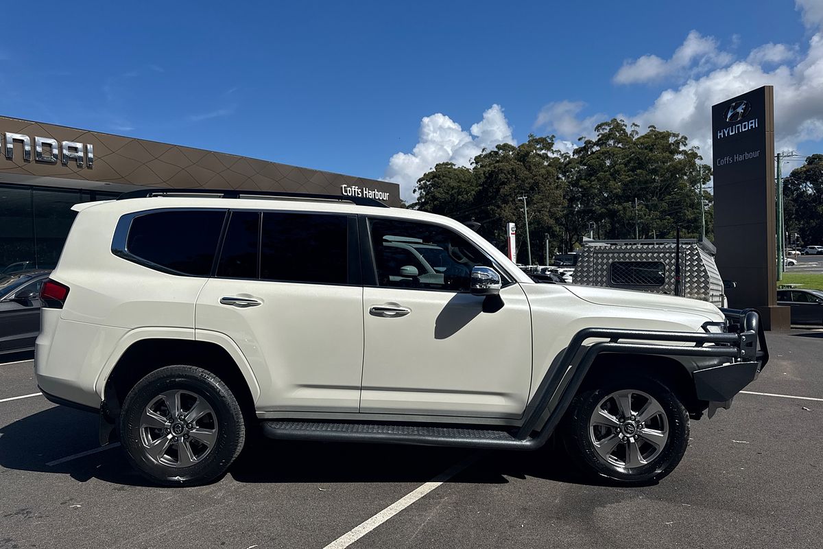 2021 Toyota Landcruiser Sahara FJA300R