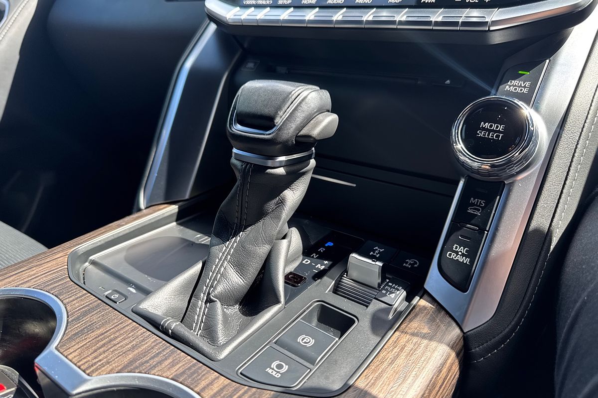 2021 Toyota Landcruiser Sahara FJA300R