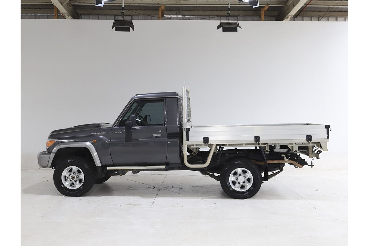 LC Military GXL 4.5L T Diesel Manual Single C/Chassis 7C71510 003
