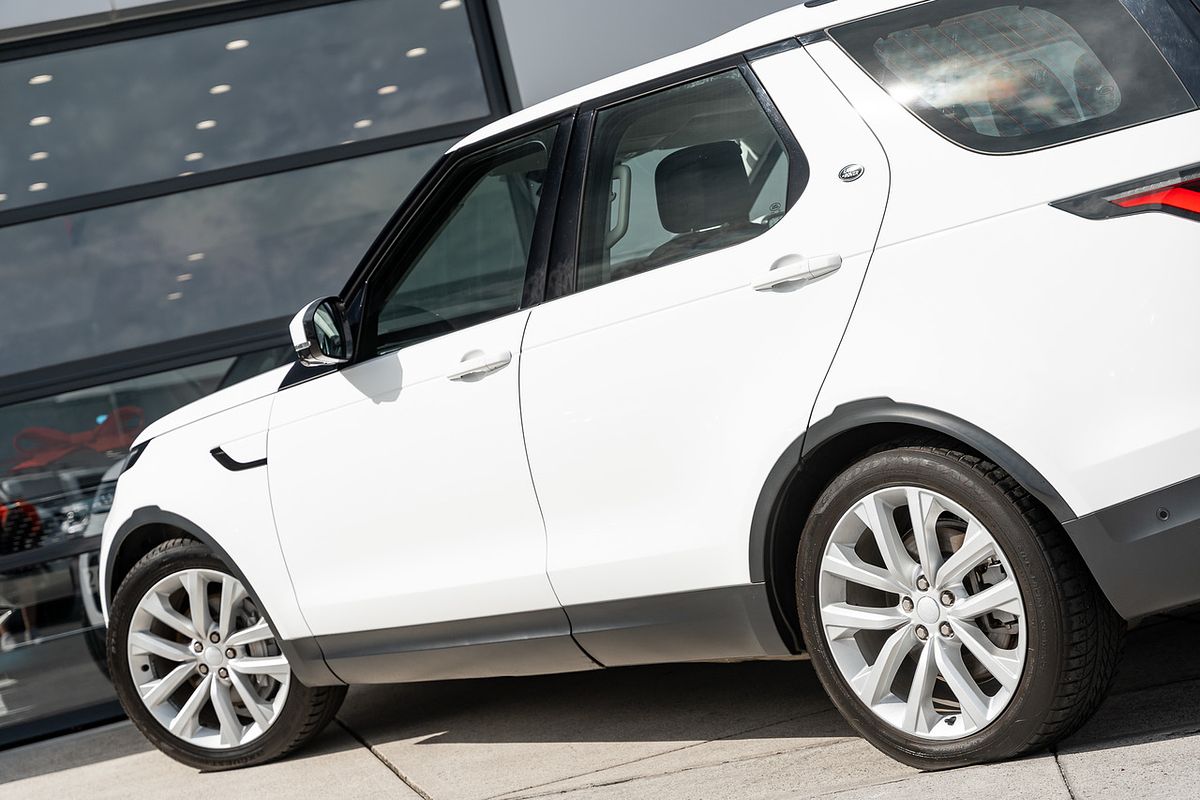 2021 Land Rover Discovery D300 SE Series 5