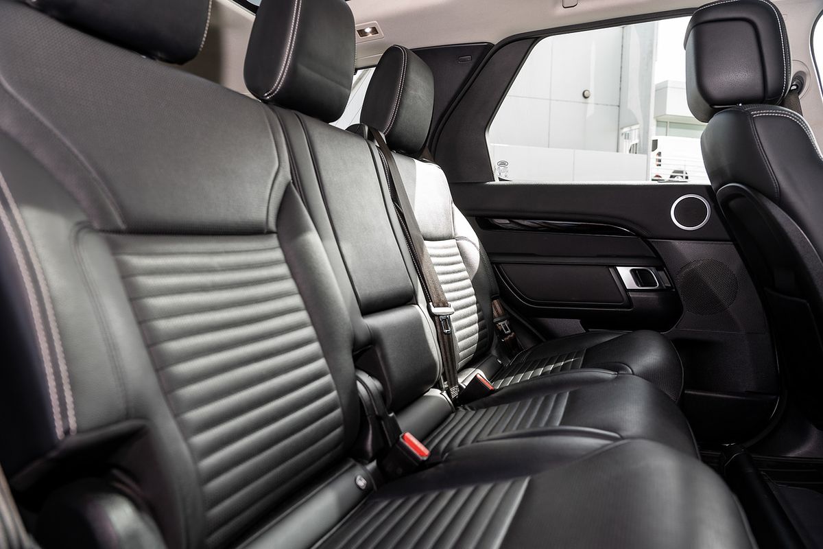 2021 Land Rover Discovery D300 SE Series 5