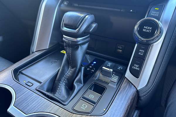 2022 Toyota Landcruiser Sahara FJA300R