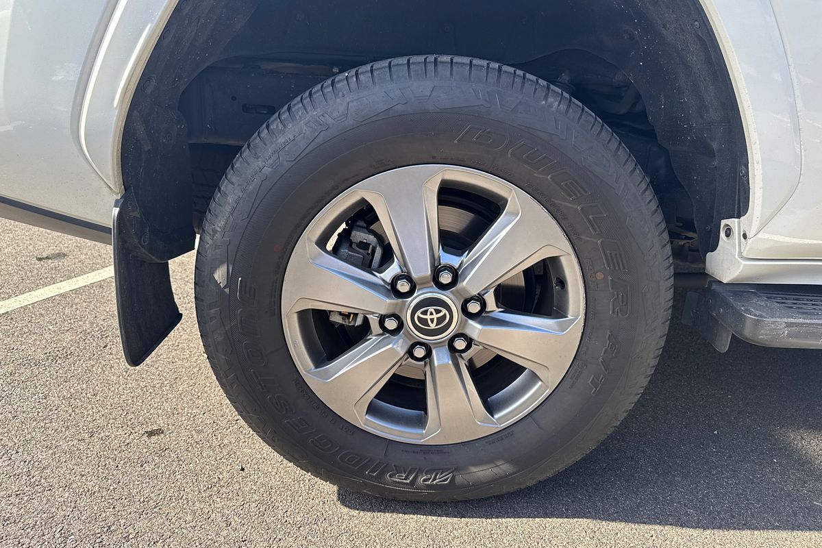 2022 Toyota Landcruiser Sahara FJA300R