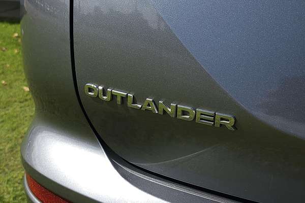 2021 Mitsubishi Outlander ES ZM