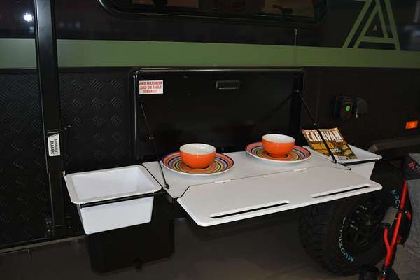 2024 New Age Manta Ray 18ft Expedition