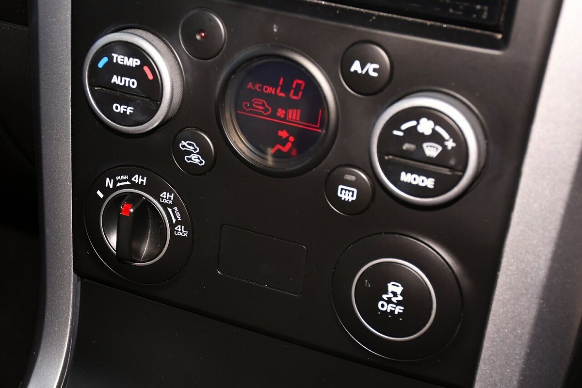 2014 Suzuki Grand Vitara Navigator JB