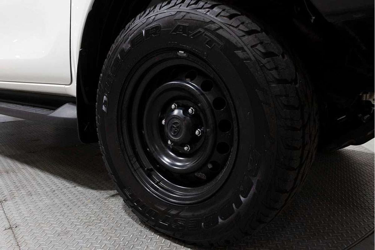 Hilux 4x4 SR 2.8L T Diesel Automatic Double Cab 