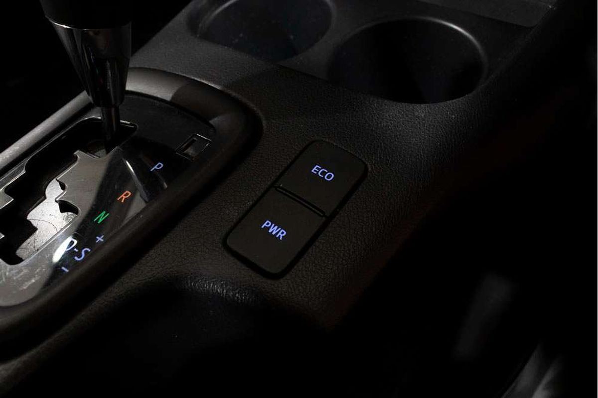 Hilux 4x4 SR 2.8L T Diesel Automatic Double Cab 